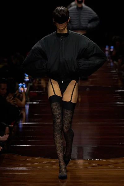 Look 17
